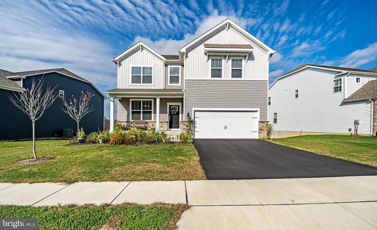 Foto principal - 225 Seven Springs Ln