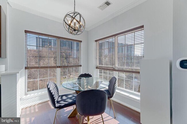 Foto del edificio - 4550 Strutfield Ln