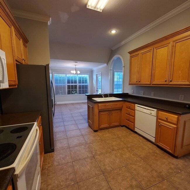 Building Photo - Elegant 3/2 Home in Highlands - Your Georg...
