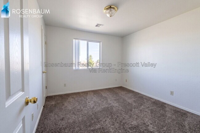 Foto del edificio - 8127 E Rosalie Rd
