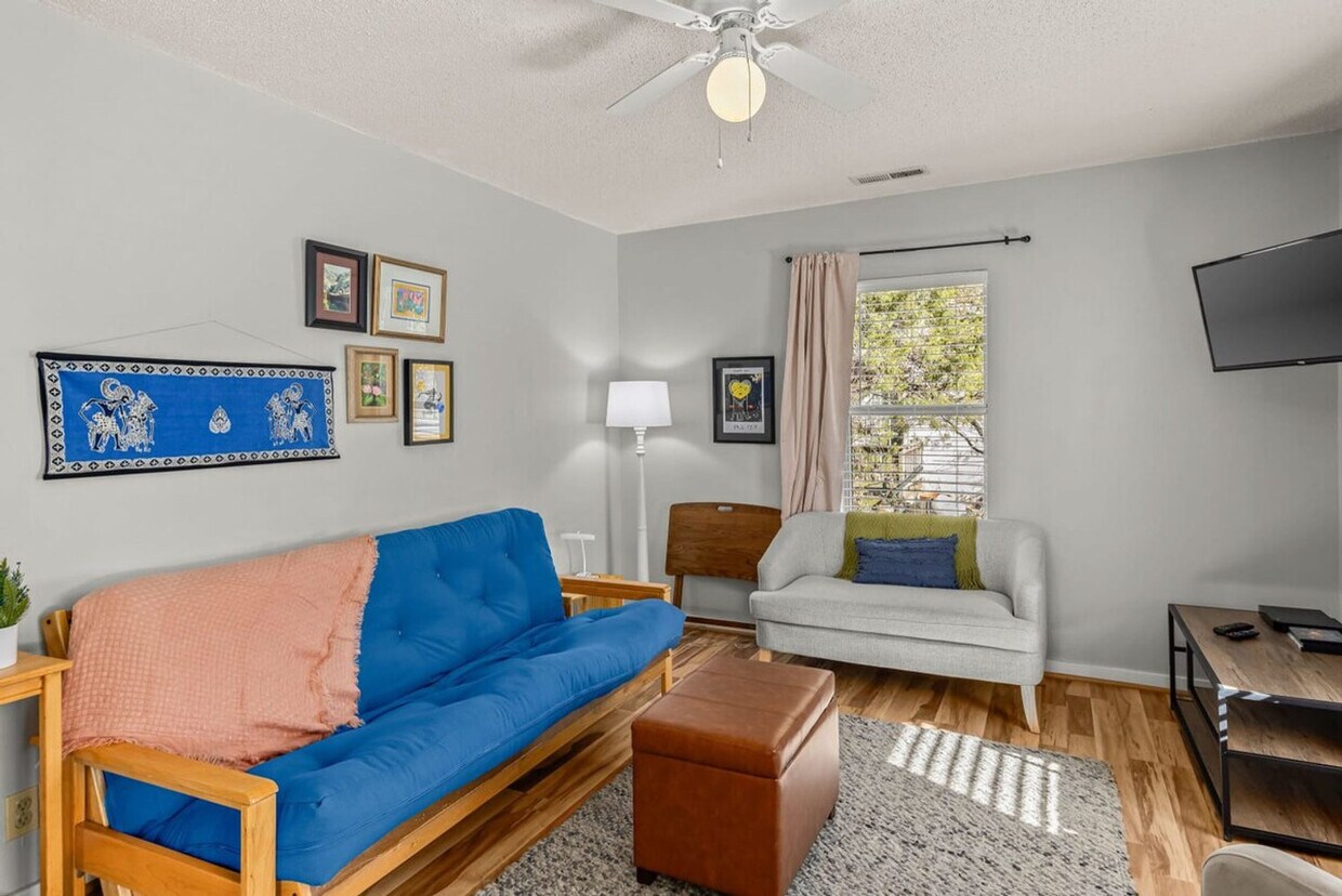 Foto principal - 1488 W Mt Comfort Rd
