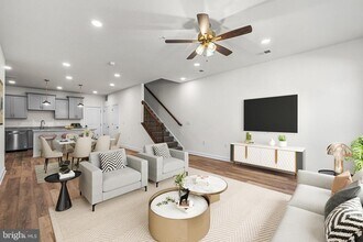 Building Photo - 900 Gilbert Rd