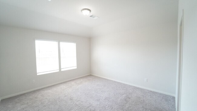 Building Photo - FOR LEASE!  4 Bedrooms - 2 Baths - 2 Car Garage.