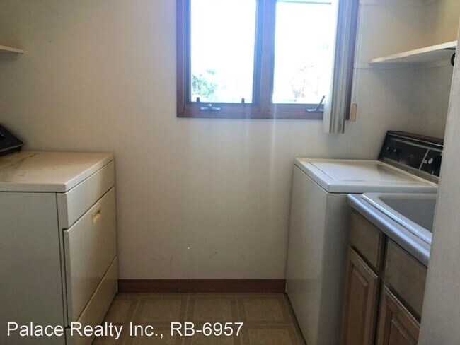 Building Photo - 3 br, 2 bath House - 2067 Clement Street