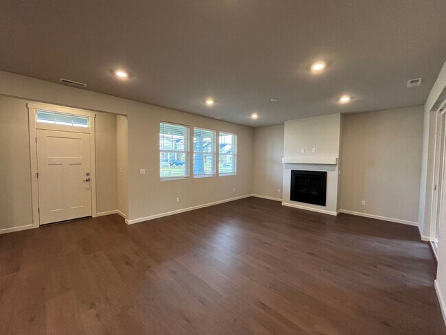 Building Photo - 3Bd/2.5Ba 2 Level Storybook Home in North ...