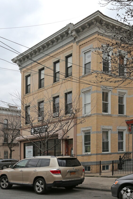 Building Photo - 446 Himrod