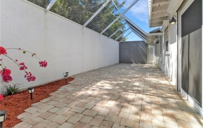Building Photo - Charming 3BR Condo in Fort Myers