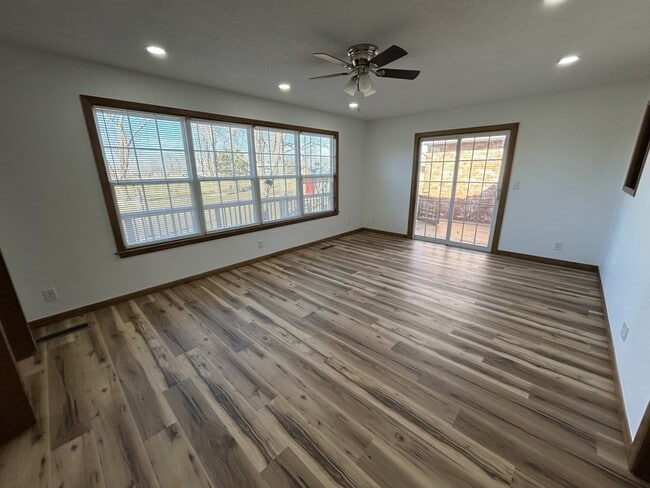 Building Photo - 902 S 17th St