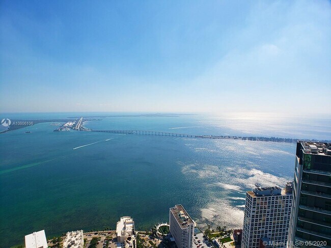 Building Photo - 1425 Brickell Ave