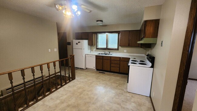 Foto del edificio - 2 Bedroom, 1 Bathroom Duplex with Family R...