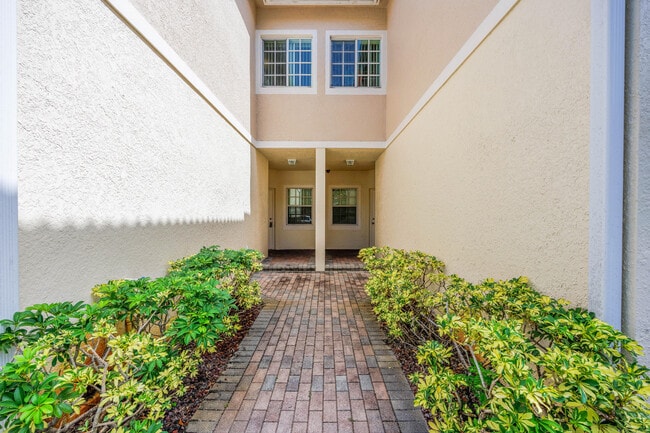 Building Photo - 5441 Via Delray Blvd