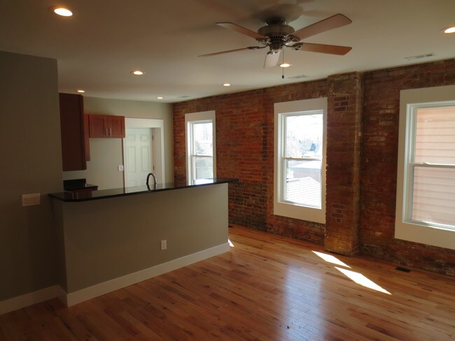 principal - 1967 W 58th St