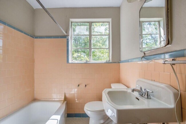 Foto del edificio - 1408 Kirkwood Rd