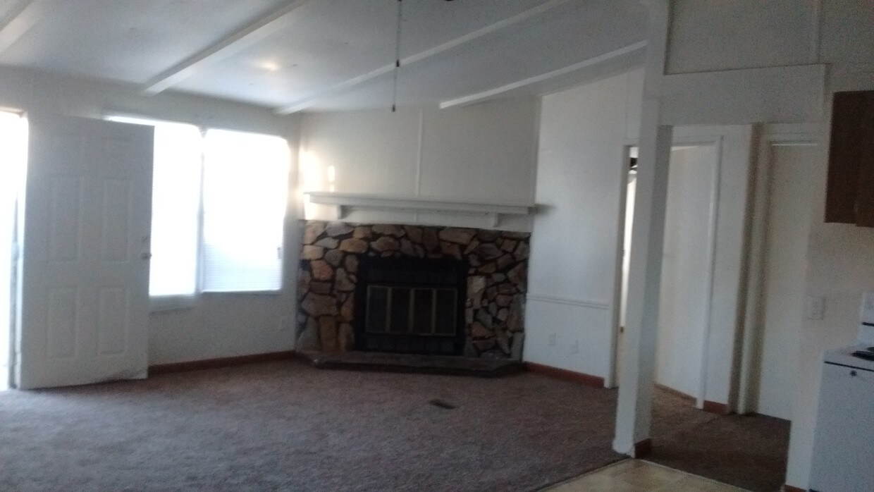 Primary Photo - 3926 Root Cir