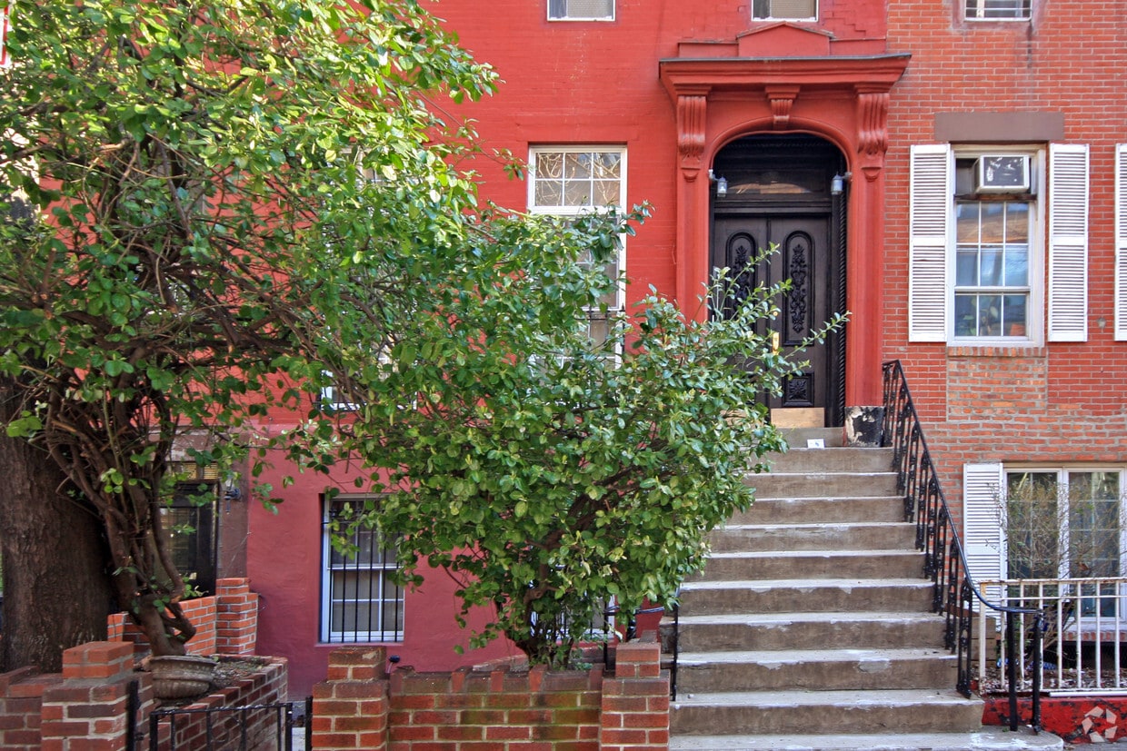Building Photo - 135 W 15th St