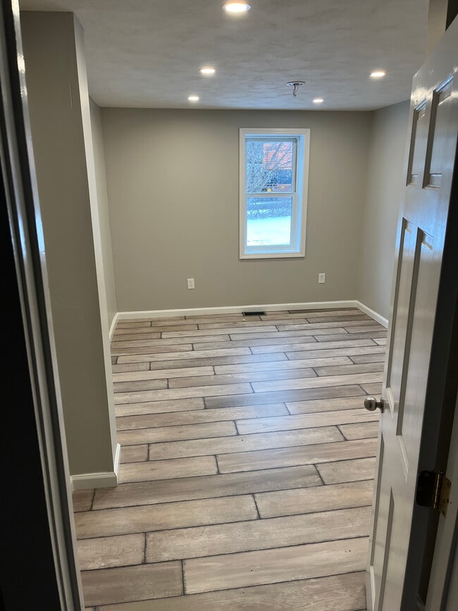 Foto del edificio - 106 N Main St