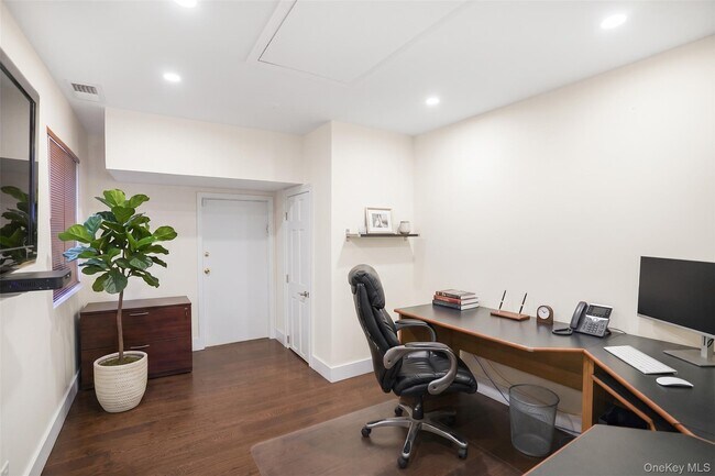 Foto del edificio - 85 Rhett Dr