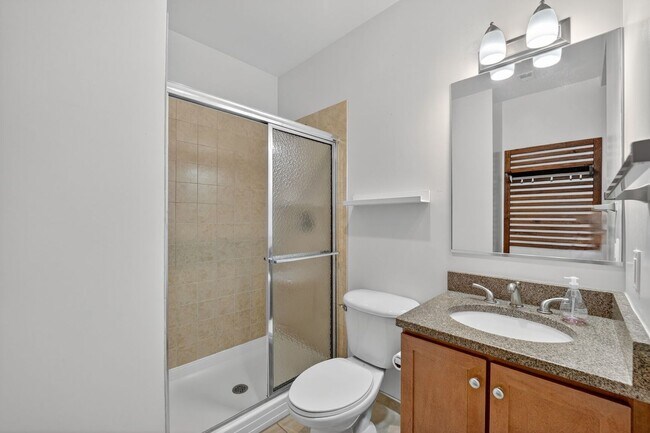 Foto del edificio - Available Now! 2 Bed // 2 Bath in Bloomingdale / Ledroit Park with Parking!