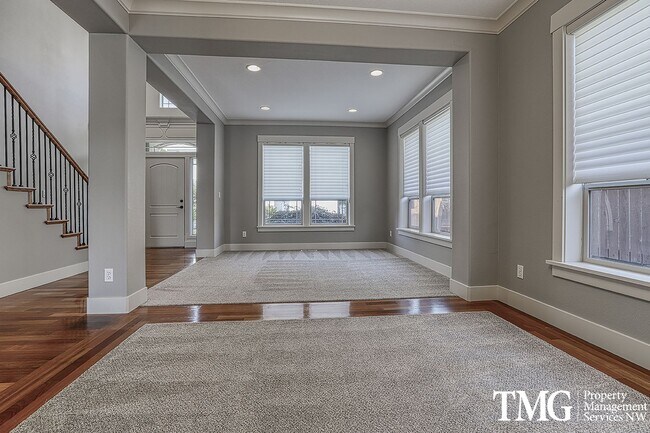 Foto del edificio - Large Pet Friendly 3 bed 2.5 bath home in ...
