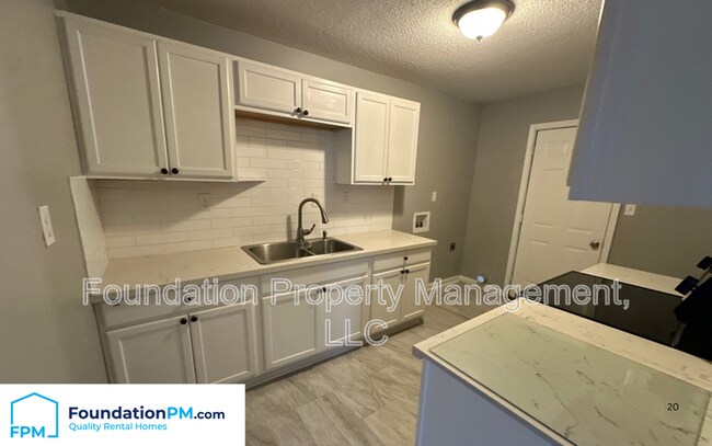 Foto del edificio - 687 Creekstone Cir