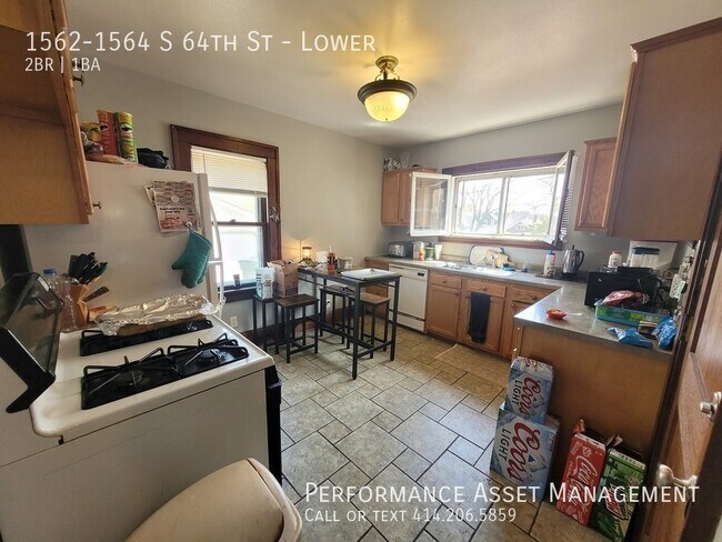 Foto del edificio - 1562-1564 S 64th St-Lower