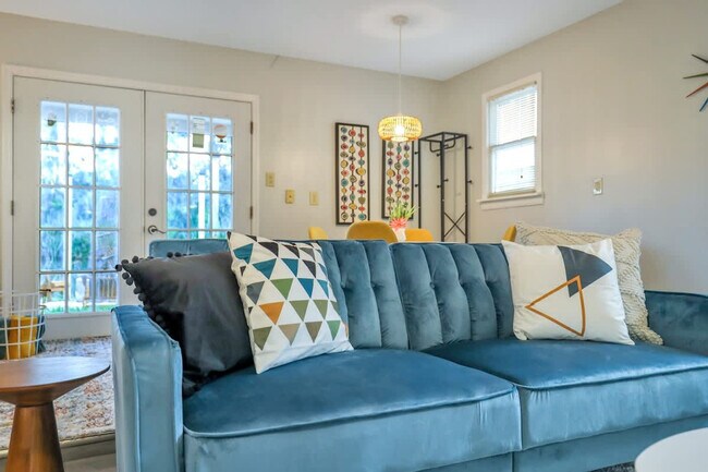 Foto del edificio - 109 E Point Dr