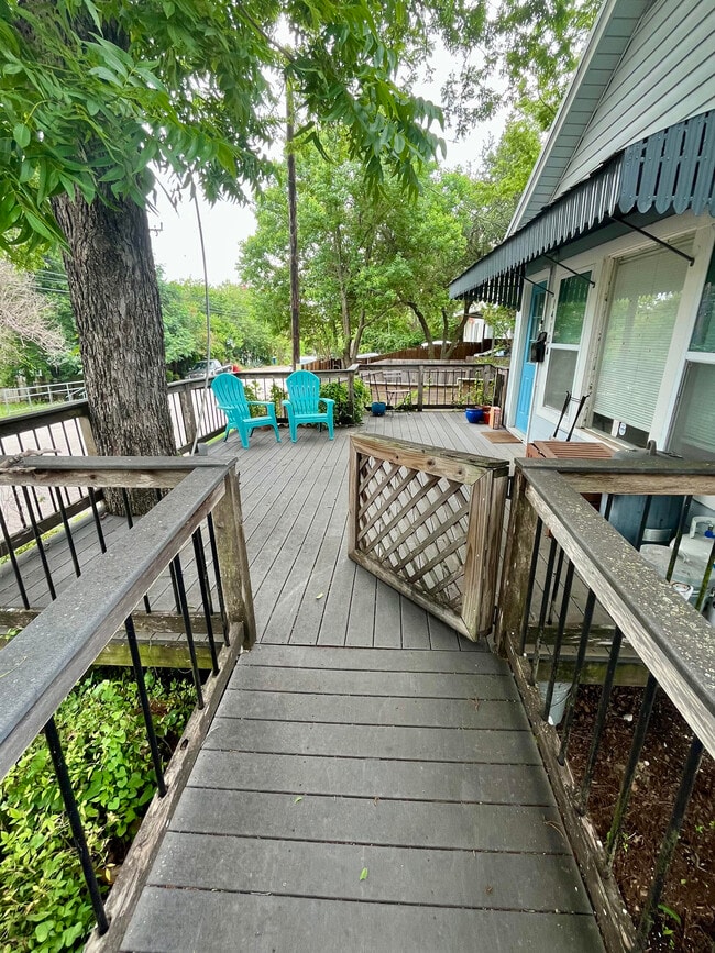 Large Shady Front Deck - Just awaiting your twinkle lights... - 1410 Ulit Ave