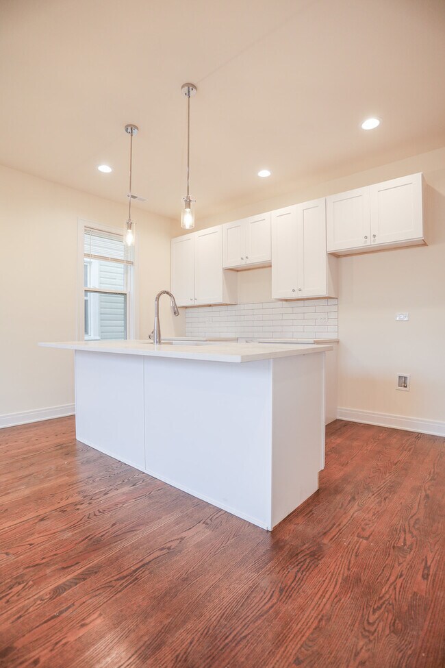 Foto del edificio - 2342 N Lawndale Ave