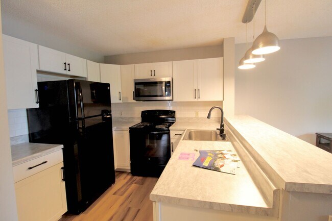 Building Photo - 1348 Hunters Rd