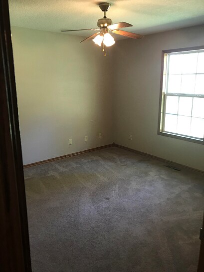 Foto del edificio - 717 E. Madison Duplex