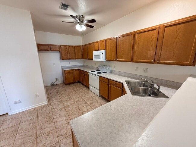 Building Photo - Updated 2-Bedroom Condo with Attached Garage and Pool Access