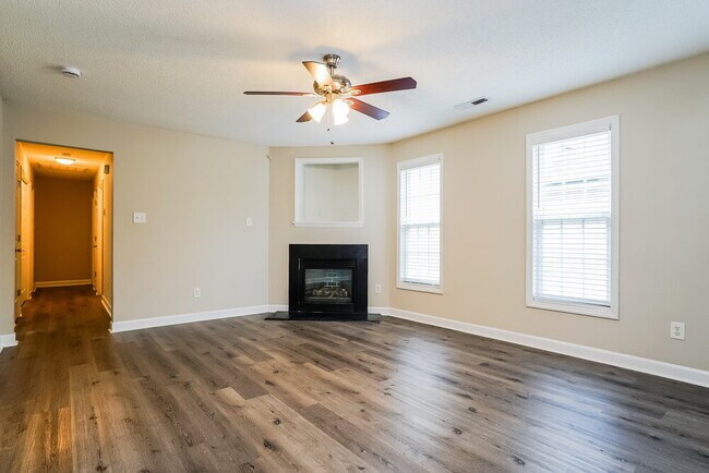 Foto del edificio - 5640 Tealbrook Dr