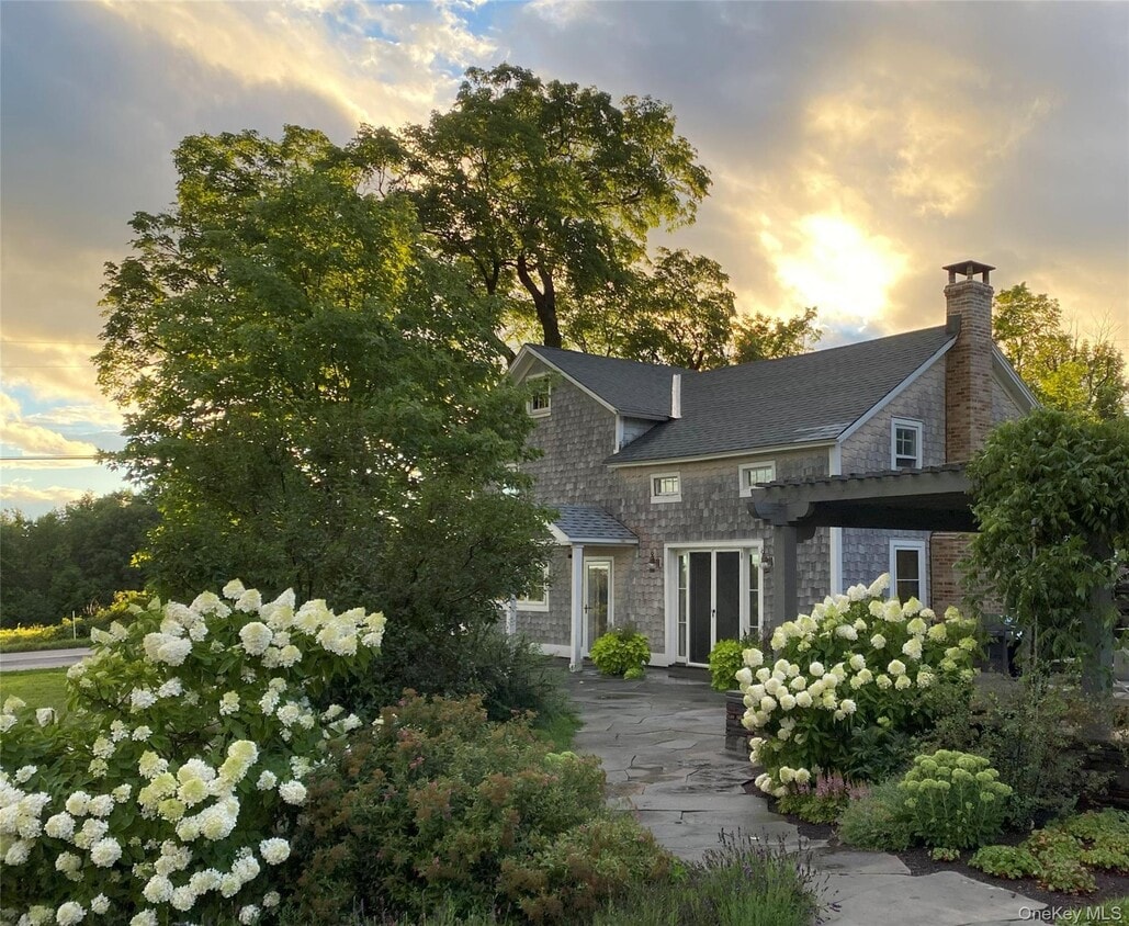 Primary Photo - 314 Schoolhouse Rd