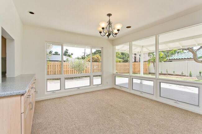 Foto del edificio - Kahala Corner House Available 4/01/2024! 3...