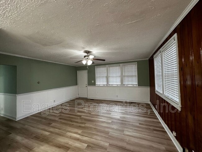 Building Photo - 219 Country Acres Rd