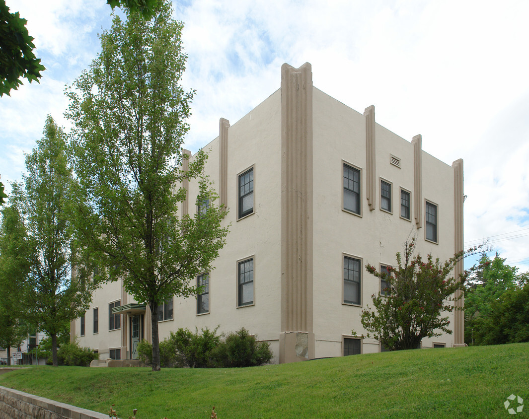 Building Photo - Travis Apartments