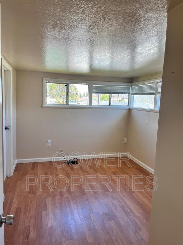 Building Photo - 344 N 3rd St