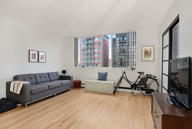 Building Photo - Breakers