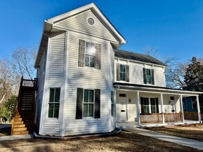 Building Photo - 218 College St