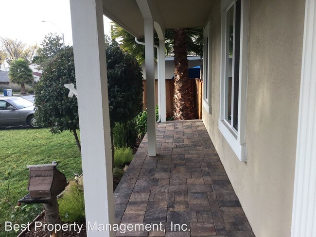 Building Photo - 42028 Via San Carlos