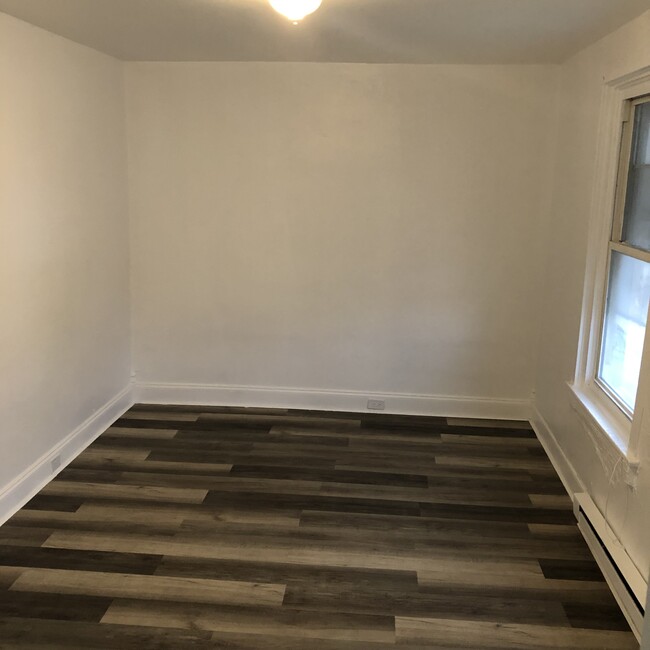 Foto del edificio - 523 N Railroad St