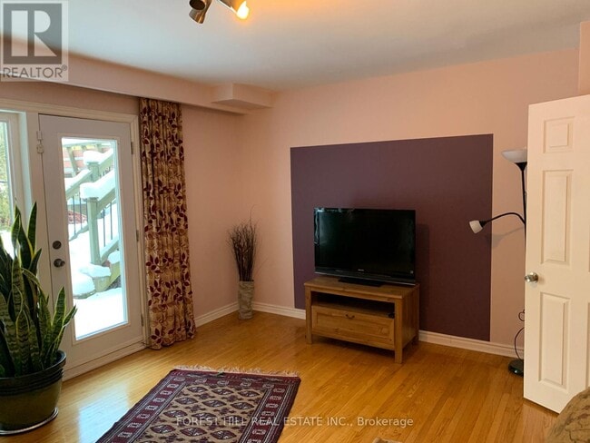 Building Photo - 43 Denrock Dr