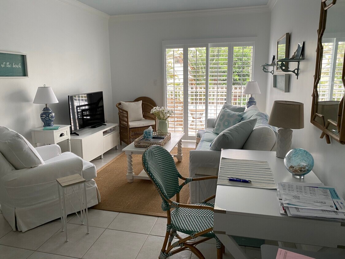 Balcony w/Southern Exposure - 290 Sunrise Dr (Key Biscayne, FL)