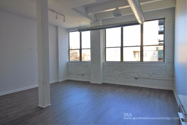 Building Photo - TRULY AMAZING Loft-style condo-quality 3 Bed/2 ba IN UNIT LAUNDRY