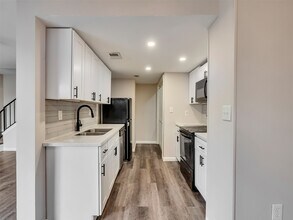 Building Photo - 5636 Birchmont Dr