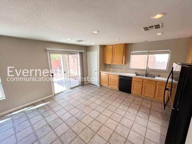 Foto del edificio - 3 Bed/3 Bath Home with Garage / Pet-Friendly / Vouchers Accepted / Available Now!