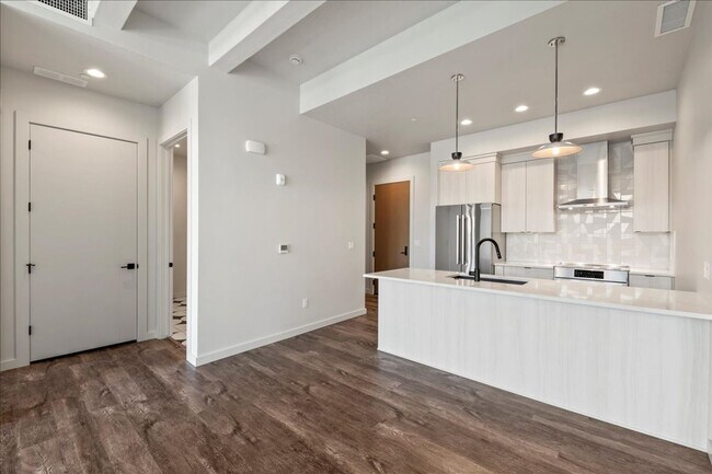 Building Photo - Harris Ranch Condo with Views of the Footh...