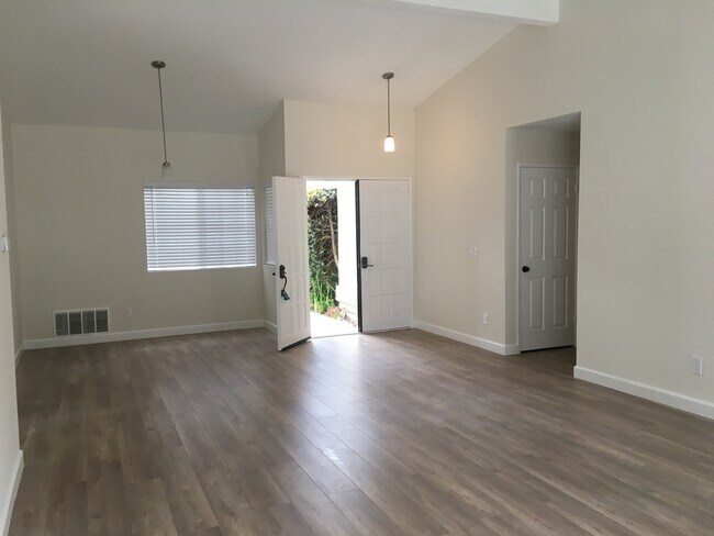 Building Photo - Coming Soon....Single-Level Home in Quiet Cul-De-Sac!