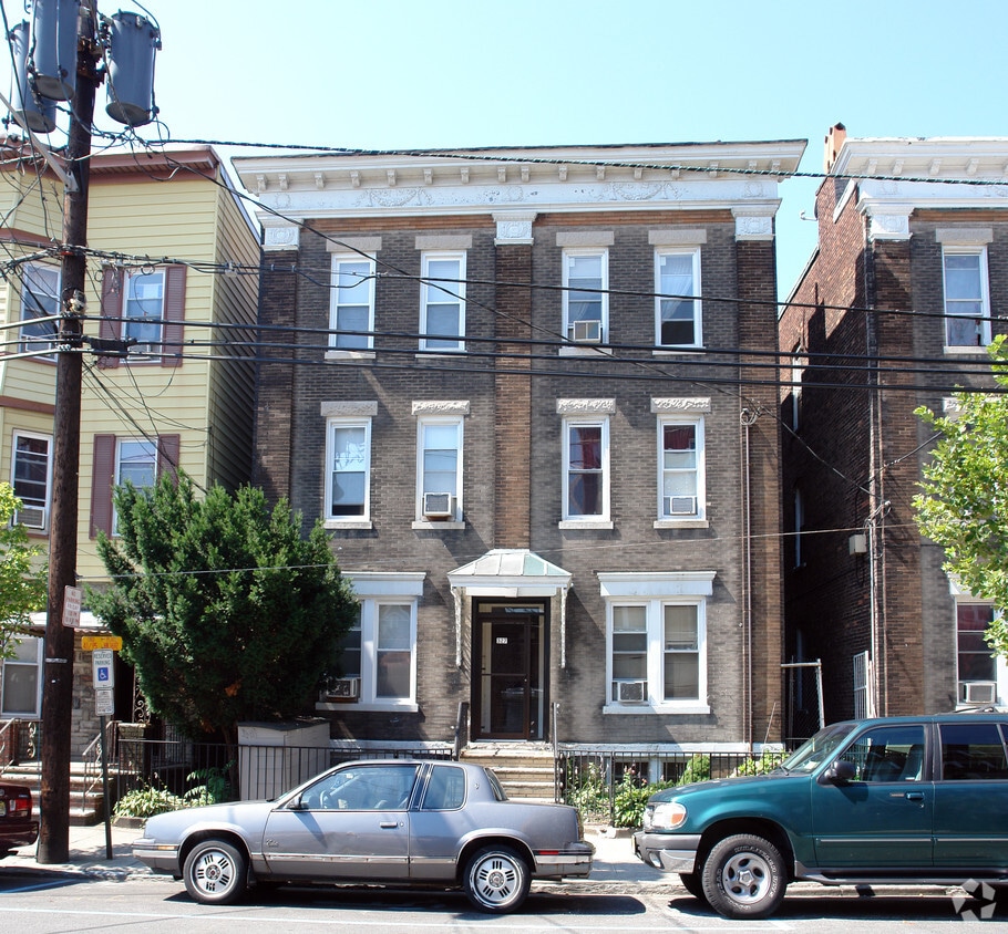 Building Photo - 327 61st St