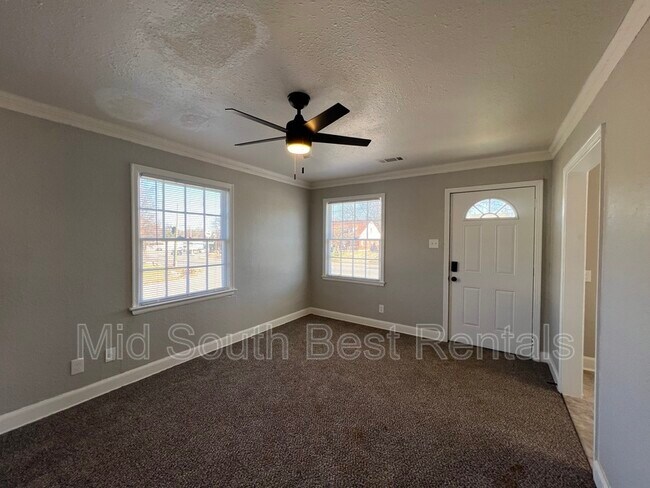 Building Photo - 1071 Springdale St
